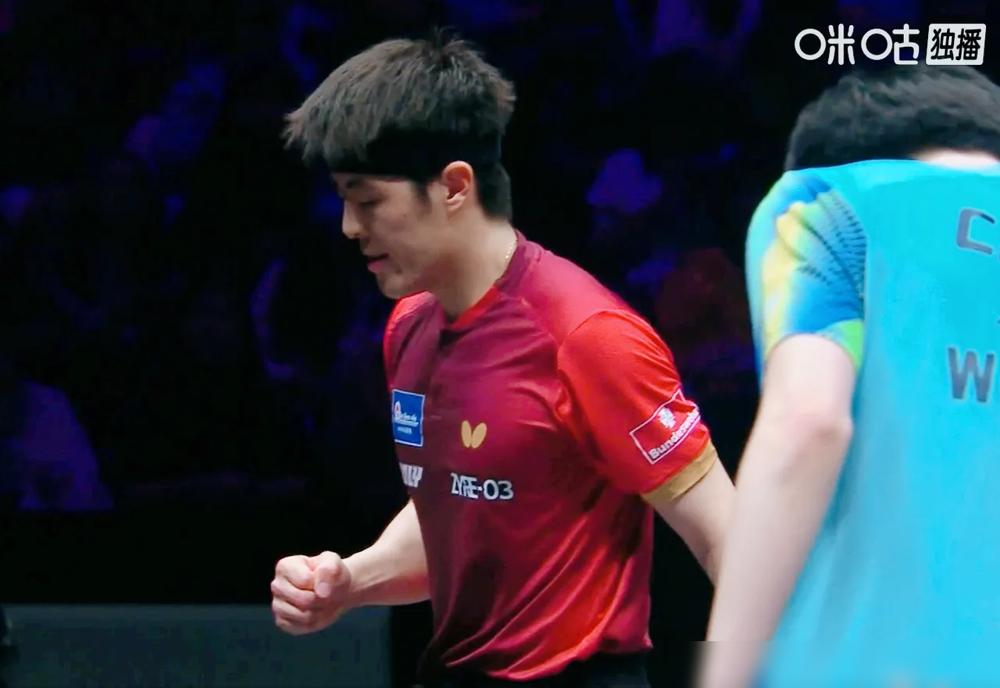 19岁，决胜局14比12，他赢下最后一分直接仰天躺地！国乒这新人谁啊？
 
德国