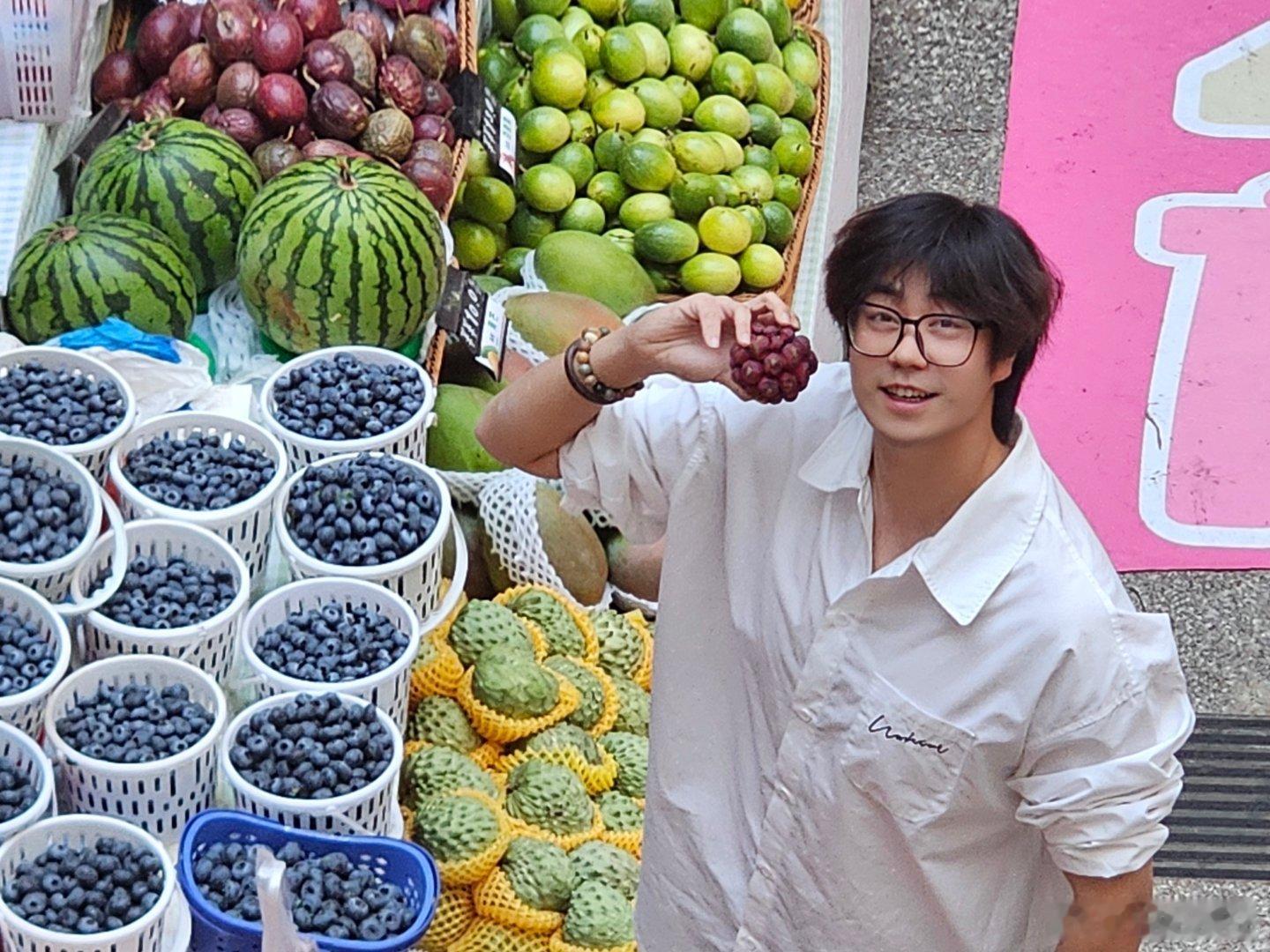 没出国 在弥勒彩云之上有弥勒，人生难得东风韵～弥勒还是太权威了 