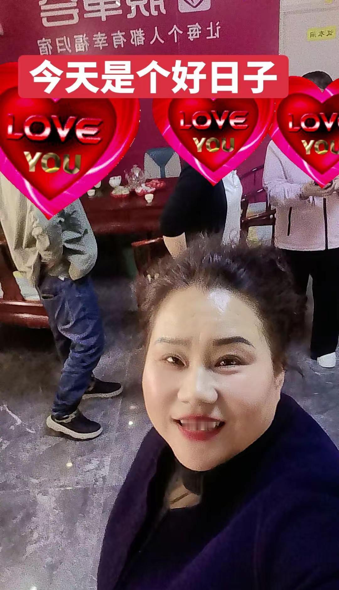 晚上加班又一对牵手成功@DOU+上热门