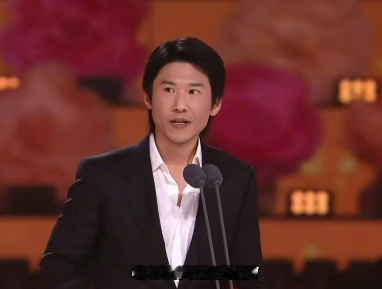 百花奖最佳男配角，给到了王骁。
 
一句“电影啊，真是场梦啊”，让人感慨万千。