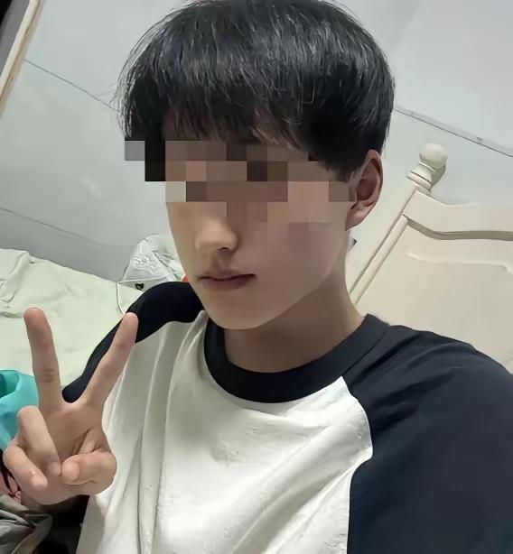 一男孩哭诉，自己刚来杭州打工，借住在姑妈家，发工资后，他给姑妈转了1500块钱，