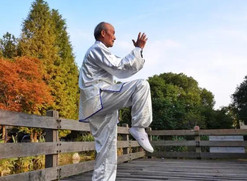 65岁大爷每天练习“金鸡独立”，1年后体检，指标都有了惊人变化

“你们不会相信