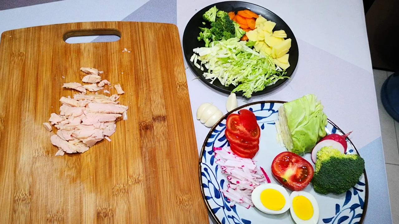 随着夏季的到来，越来越多的人都会对自己的身材不满意，而“穿衣显瘦，脱衣有肉”那才