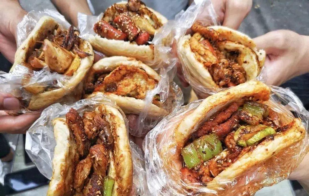 说出一个菜名证明你是哪里人大菜没有，小吃是我爱的，一个它面食、肉、菜都有了，满足