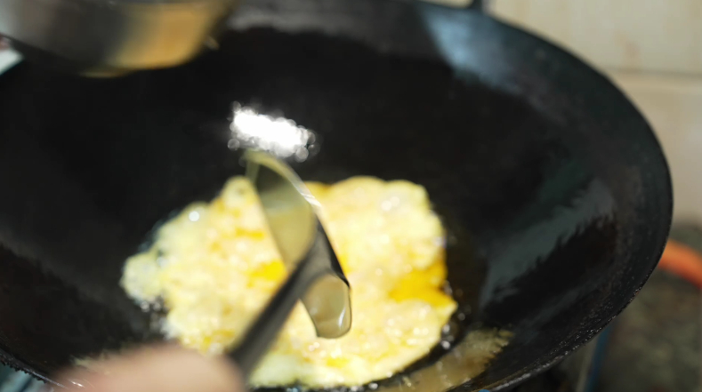 父母跨3千公里赴边境陪儿子过年 3000公里的距离算什么！小伙扎根边境搞驻村，爸