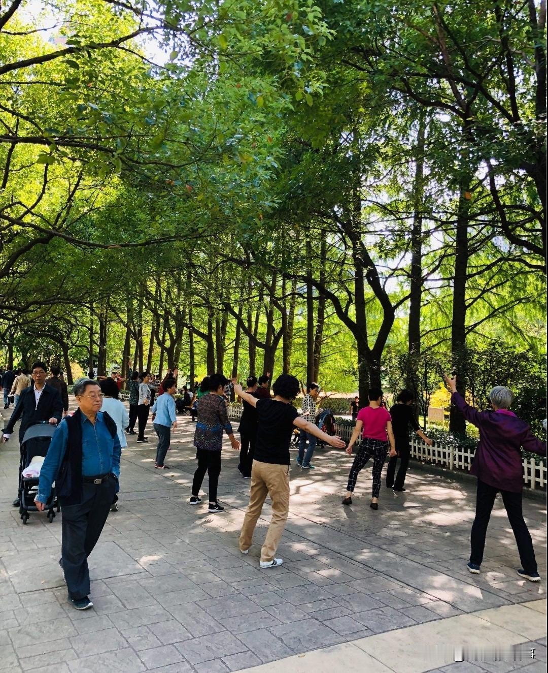 人老了什么最重要？最近身边发生了很多事，就涉及到人老了的问题，一个朋友81年的，