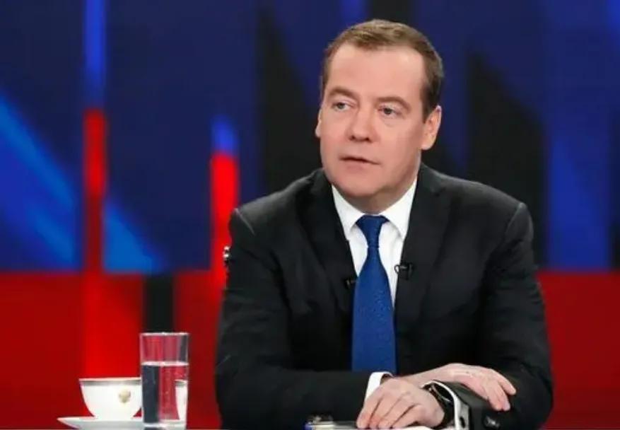 太突然了！
梅德韦杰夫荣获新职！
9月21日，俄罗斯联邦安全会议副主席德米特里·