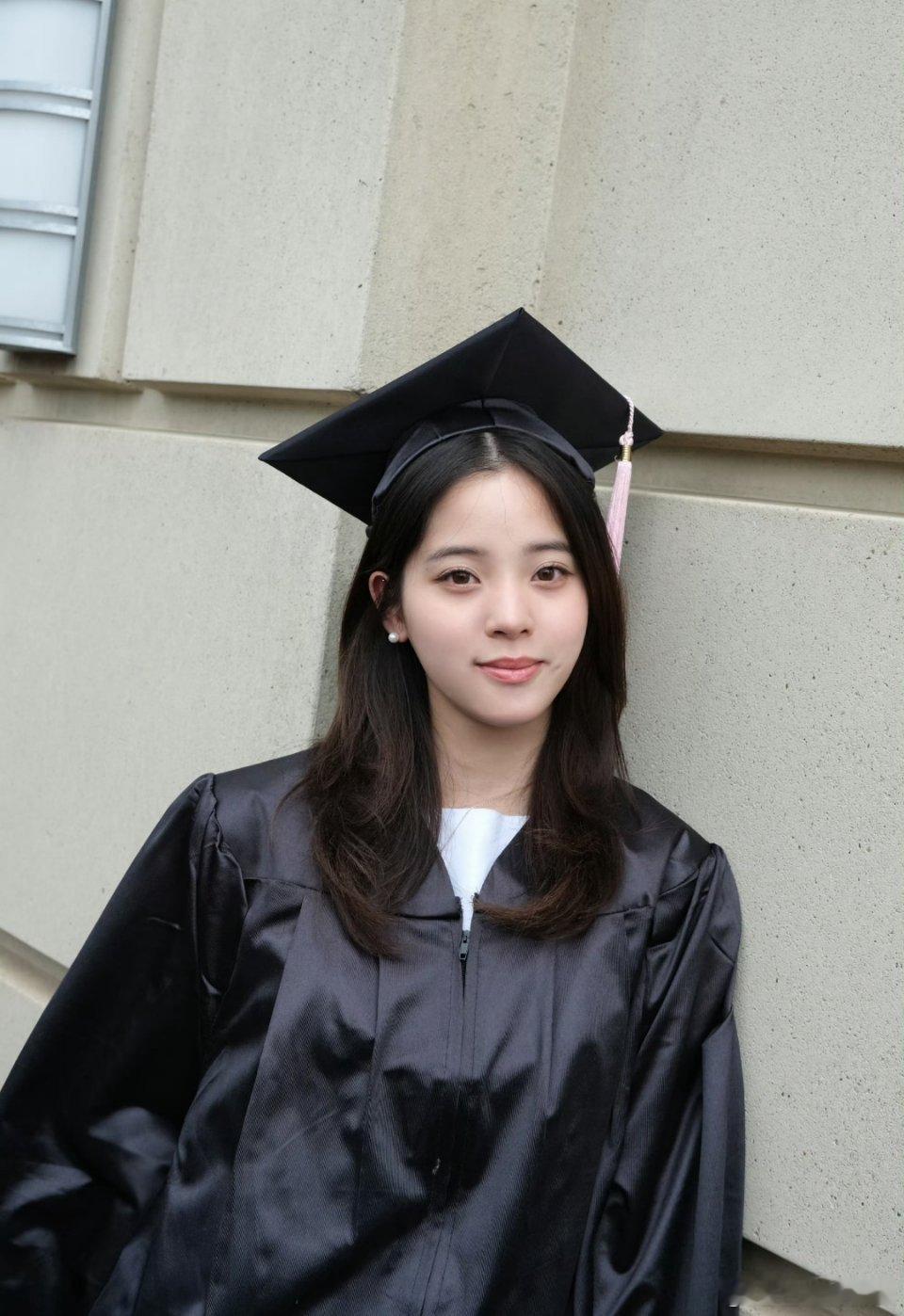 #欧阳娜娜回应#欧阳娜娜发视频解释回应学历，她只是遵从自己内心选择，没有循规蹈矩