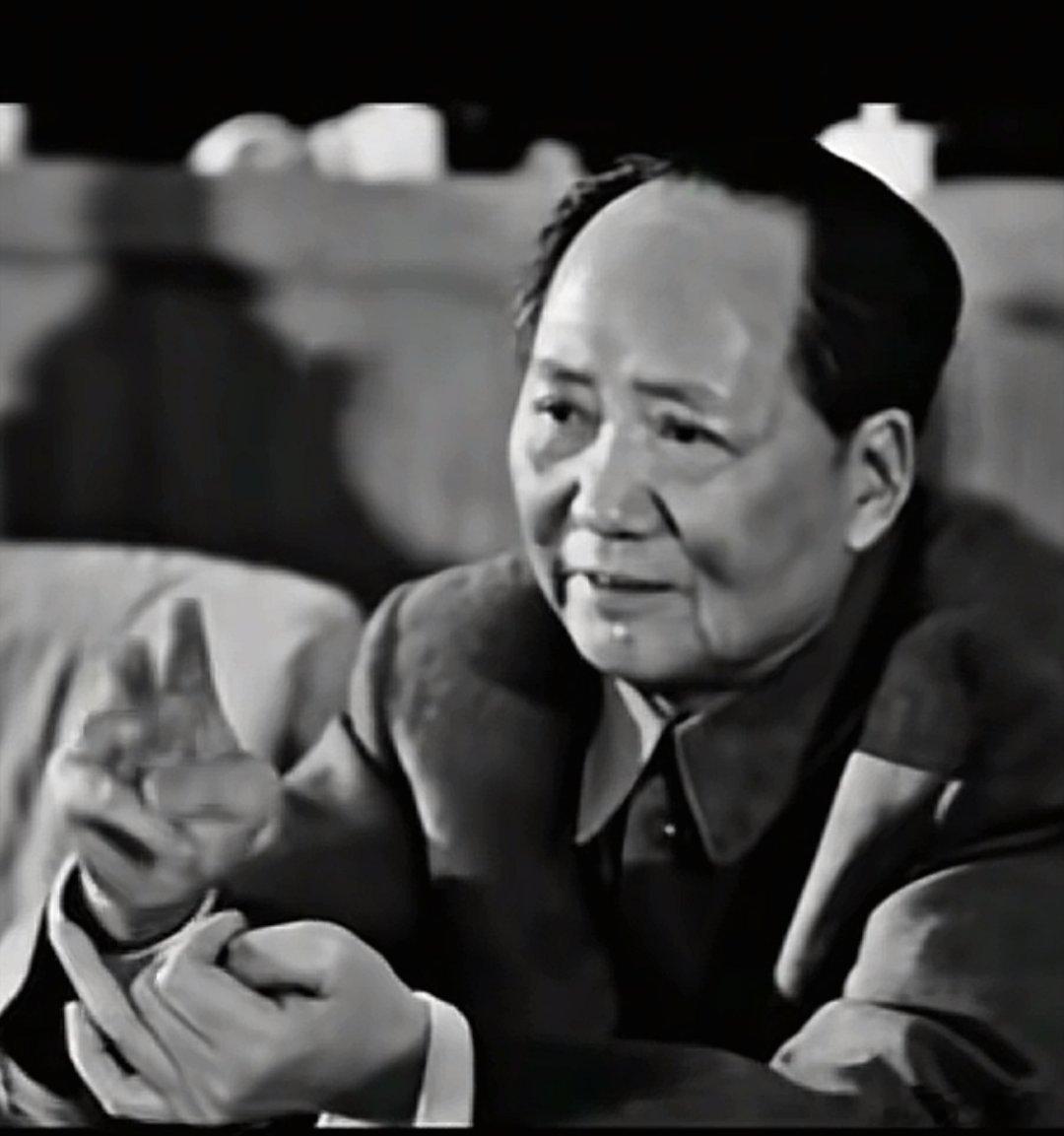 毛主席说过，要警惕那些对外软弱妥协、对内重拳出击的人。堡垒都是从内部攻破的。毛主