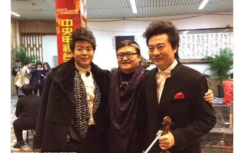 你有多久没在春晚后台，看到三个名字往一块儿摆就让人起鸡皮疙瘩的画面了？
2015