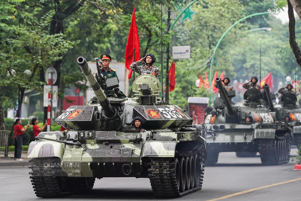 前两天看完我们在夜间的演练之后，感觉我就是一个军盲，因为这些武器装备我基本上不认