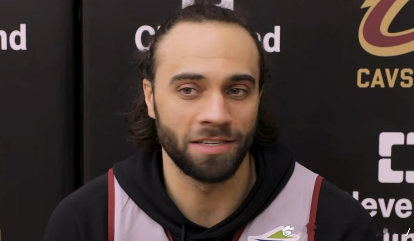 斯特鲁斯谈泰森有点放不开手脚：勇敢去做动作，直到裁判吹你哨为止。每一场比赛都不一