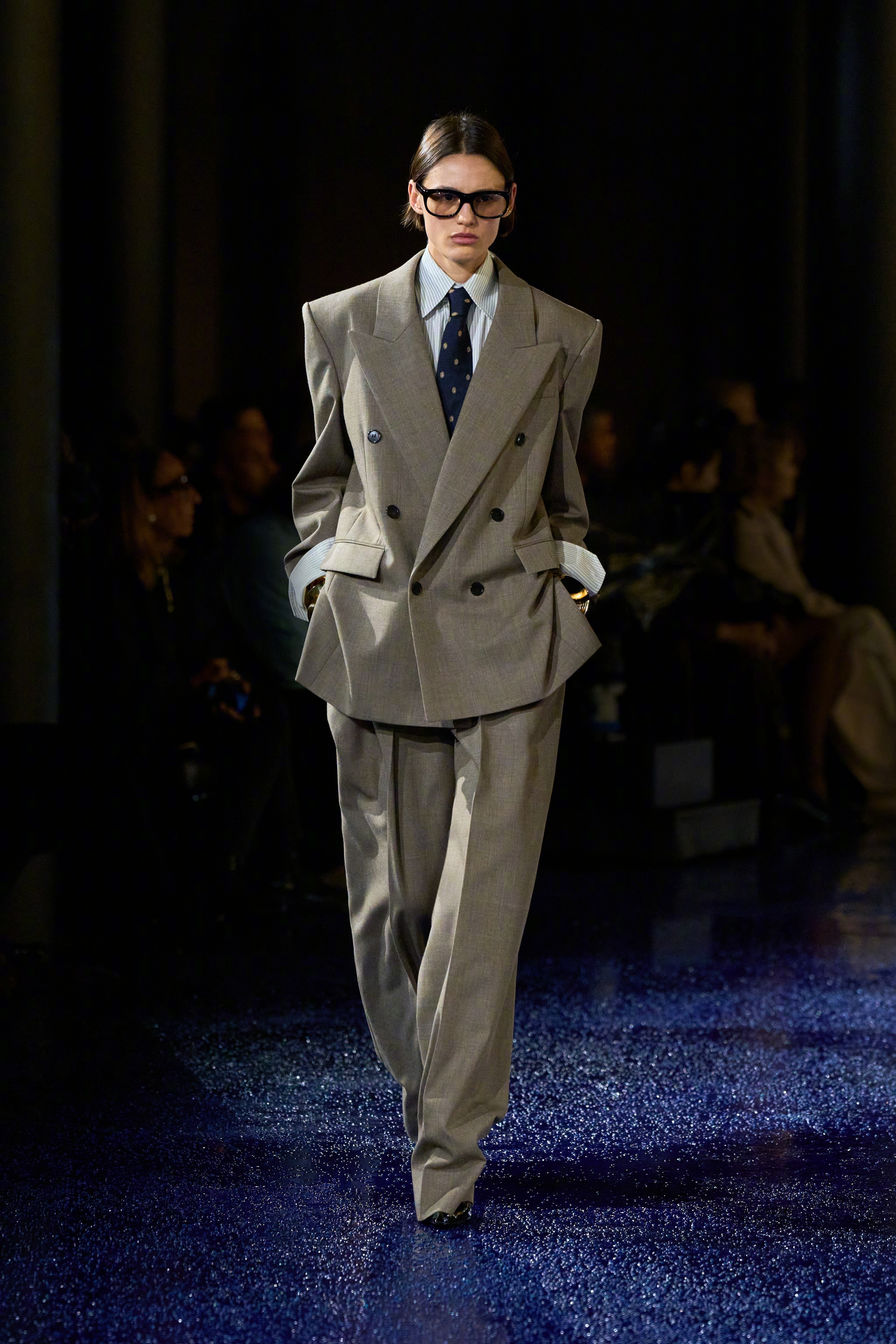 #时装周##巴黎时装周# ，Saint Laurent  2025 春夏系列发布