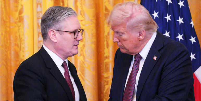 美英之间的技术贸易协议谈判已遭美方暂停。英媒报道称，此举是因为美国对谈判进展缓慢