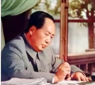 1954年4月的一天，周恩来满脸疲惫的走进中南海菊香书屋，对毛主席说：“主席，这