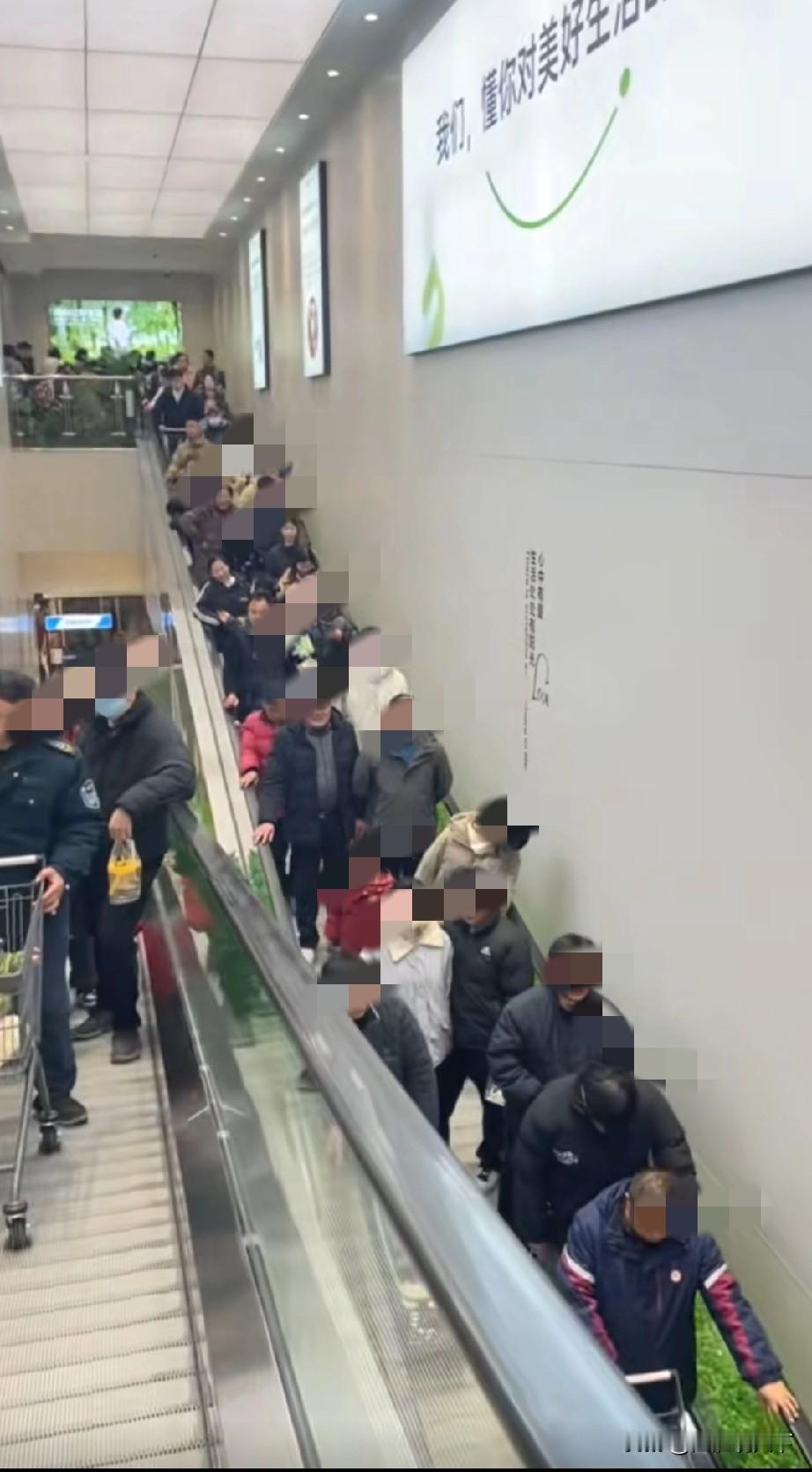 寿县的空港新城可以说已经成功了，人气爆棚
地方发展需要人气，没有人的参与，就没有