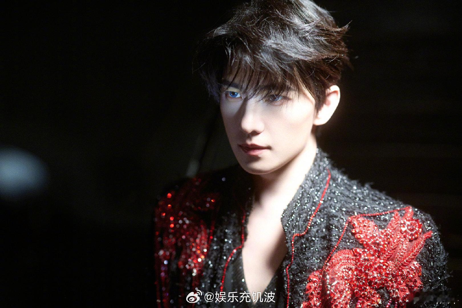 杨洋不让江山官宣海报恭喜杨洋！又一部大男主剧单扛，太稳了！不让江山官宣海报