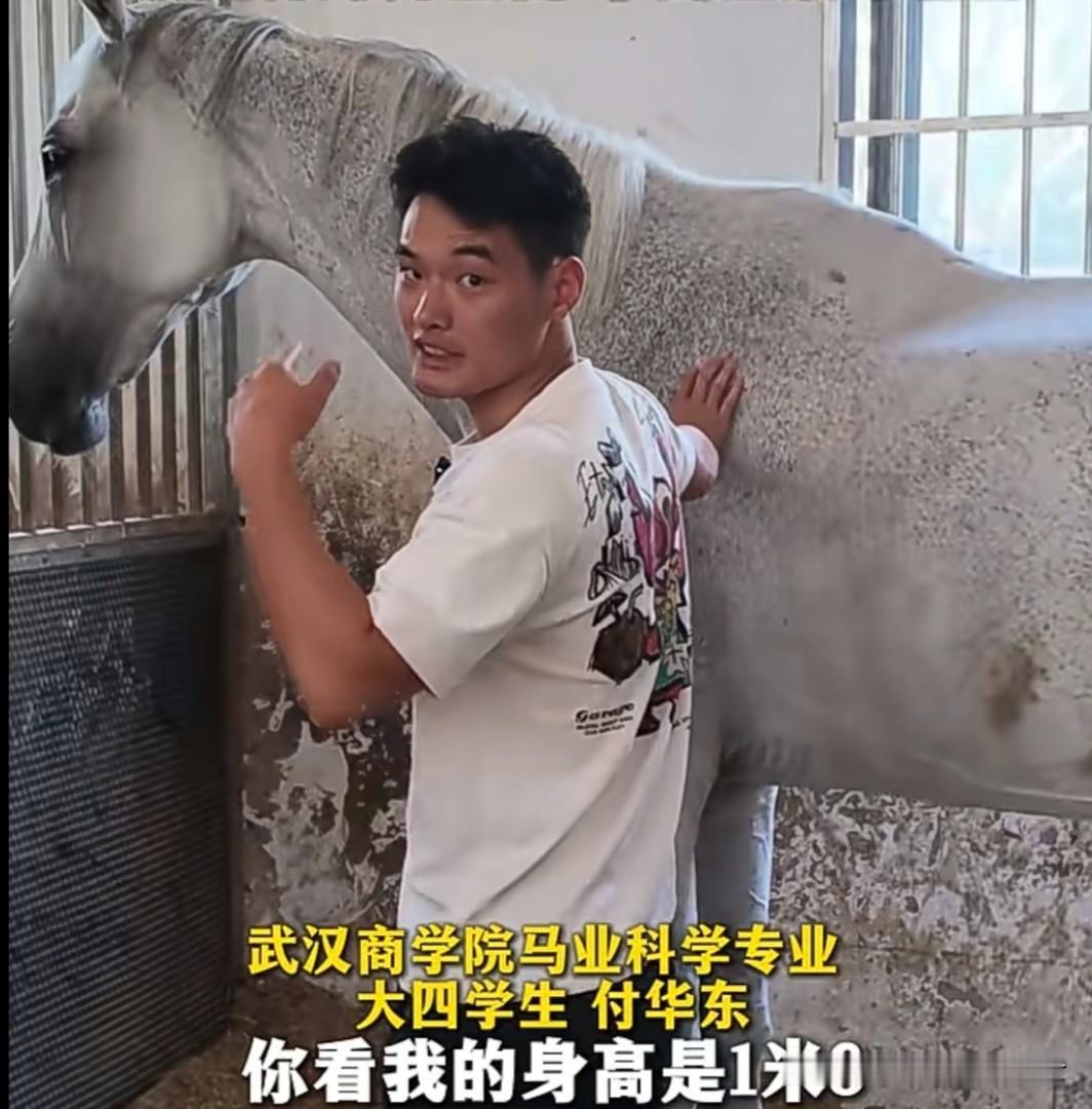 别再嘲笑冷门专业了，也别再说冷门专业没有前途了，全年级就他一人人间清醒，这个22