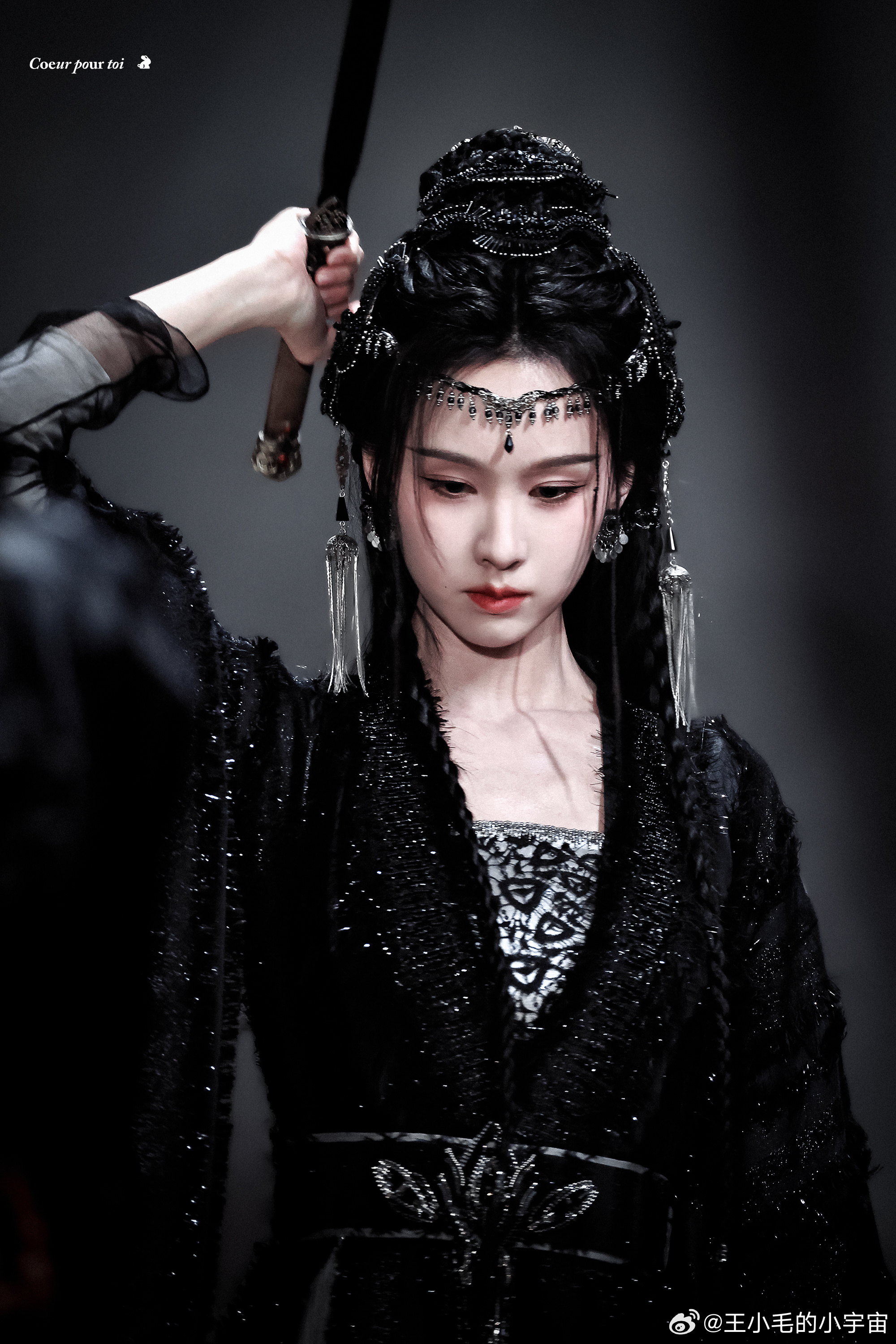 月鳞绮纪双狐神级镜头 谁能懂这个双狐镜头的含金量啊！两只狐的姿态、神情都恰到好处