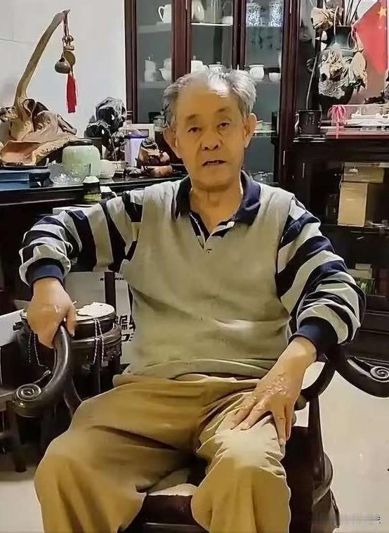 一个年轻人，偷了18万元文物，枪毙了。

30年后，一个81岁的院长，把近亿元的