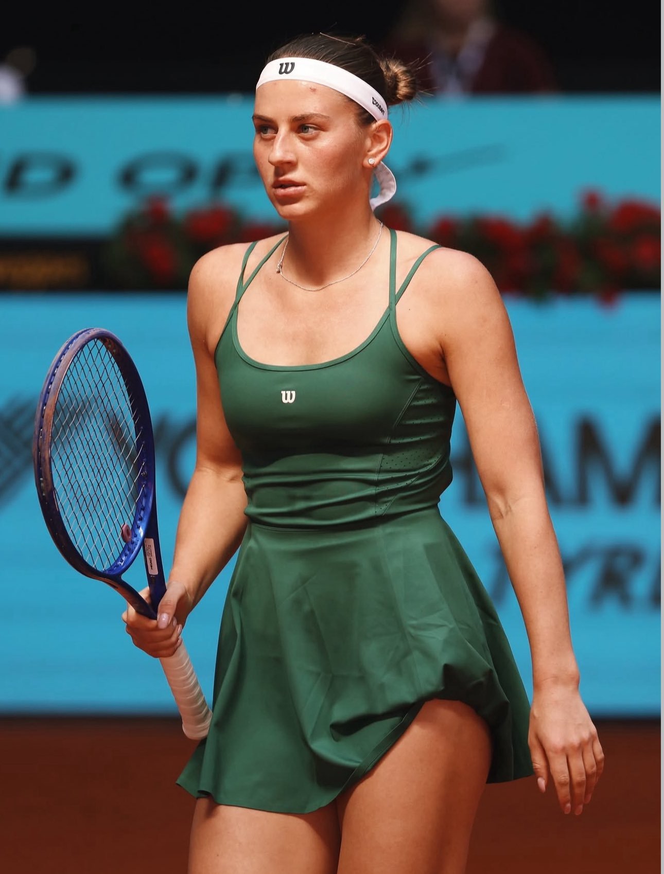 科斯丘克红土赛季10连胜，在马德里不丢一盘进四强，8强赛中她从首盘抢七开始（7-