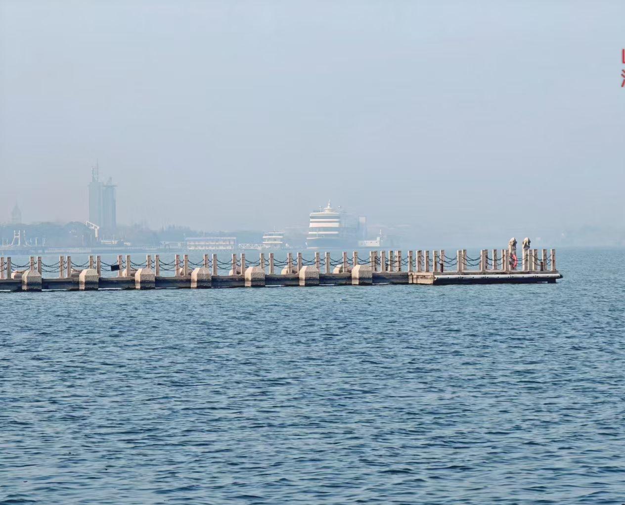 说真的，以前我总觉得人老了才会念旧，把回忆当个宝贝似的揣着。直到前阵子收拾旧东西