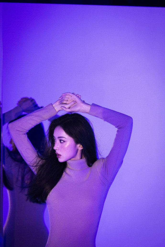 娜扎怼脸雀斑妆娜扎针织连衣裙 娜扎怼脸雀斑妆 