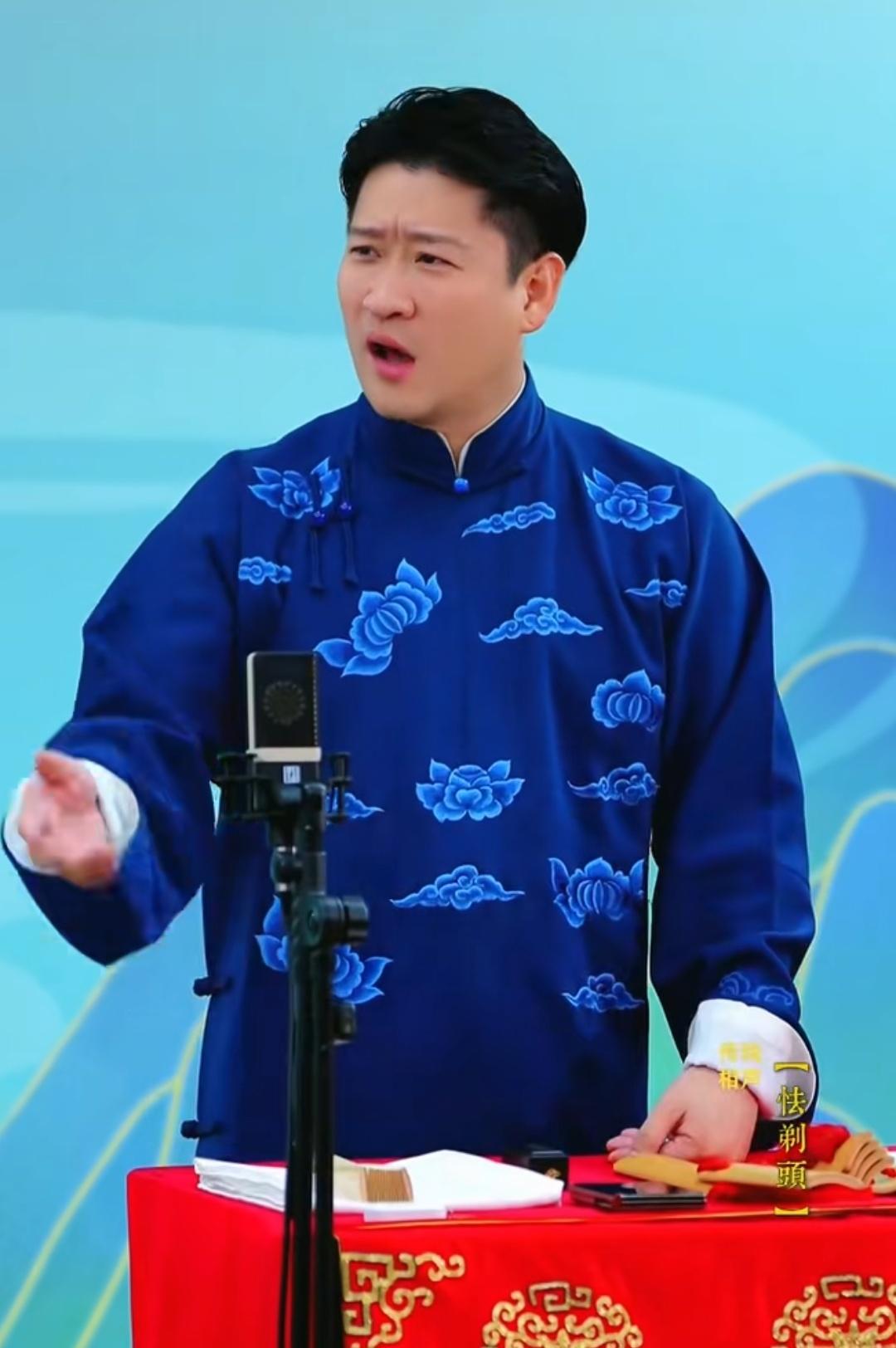 相声直播“三利”：利行业，利演员，利观众。

自从曹云金直播相声翻红，并将线上流