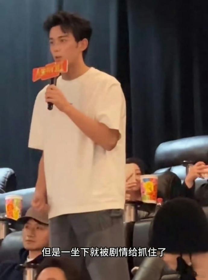 吴磊“笑醒”发言超有趣！《人生开门红》未映先热，喜剧元素吸睛。已设闹钟，盼开票抢