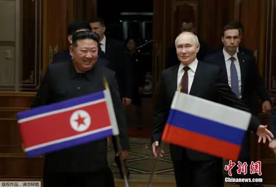 最近国际动态中，金正恩回电普京引发了广泛关注。据朝中社消息，金正恩对普京的贺电表