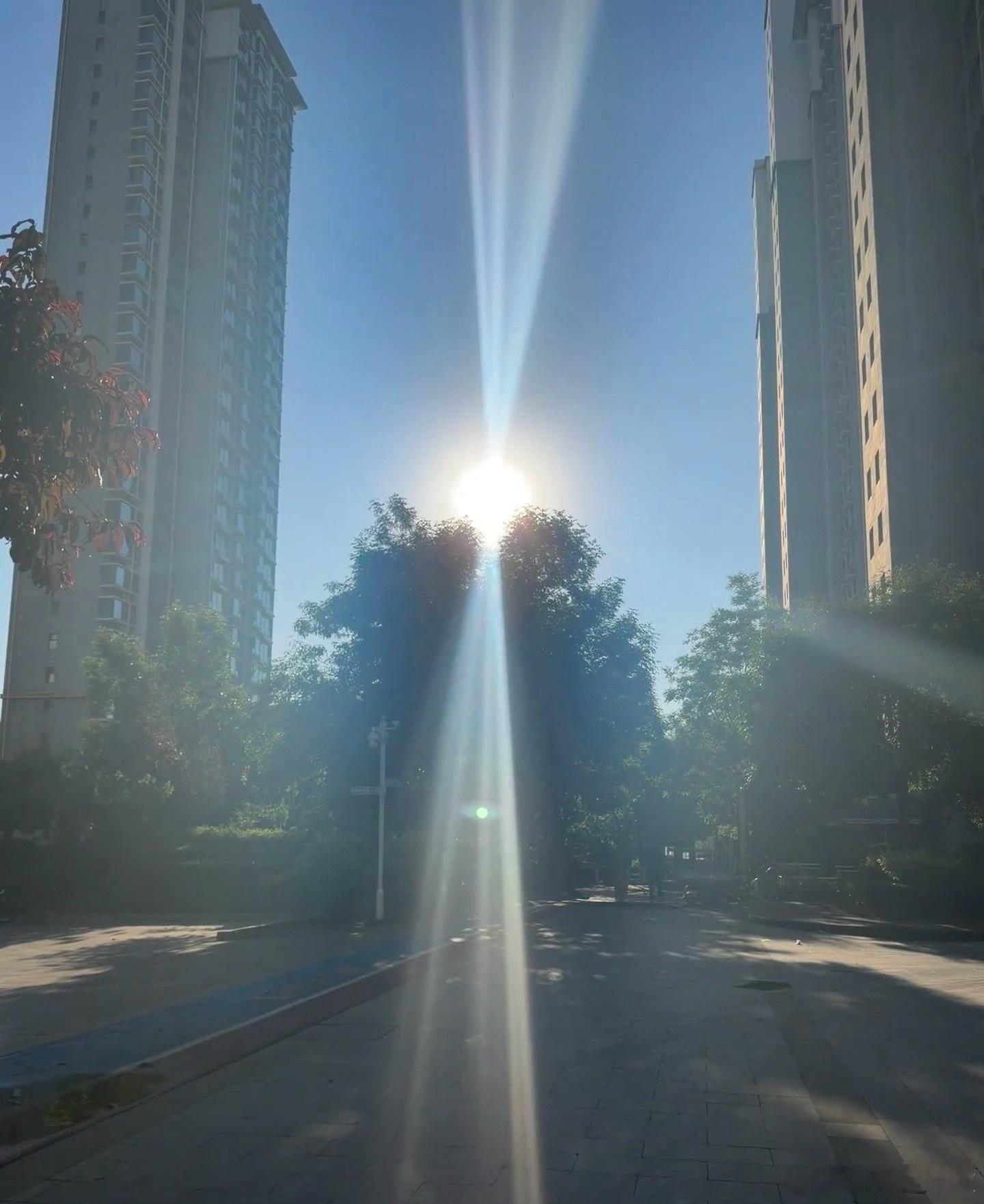 8月31日早盘重要财经资讯汇总1、周五，美股三大股指收盘下跌，道琼斯指数跌0.0