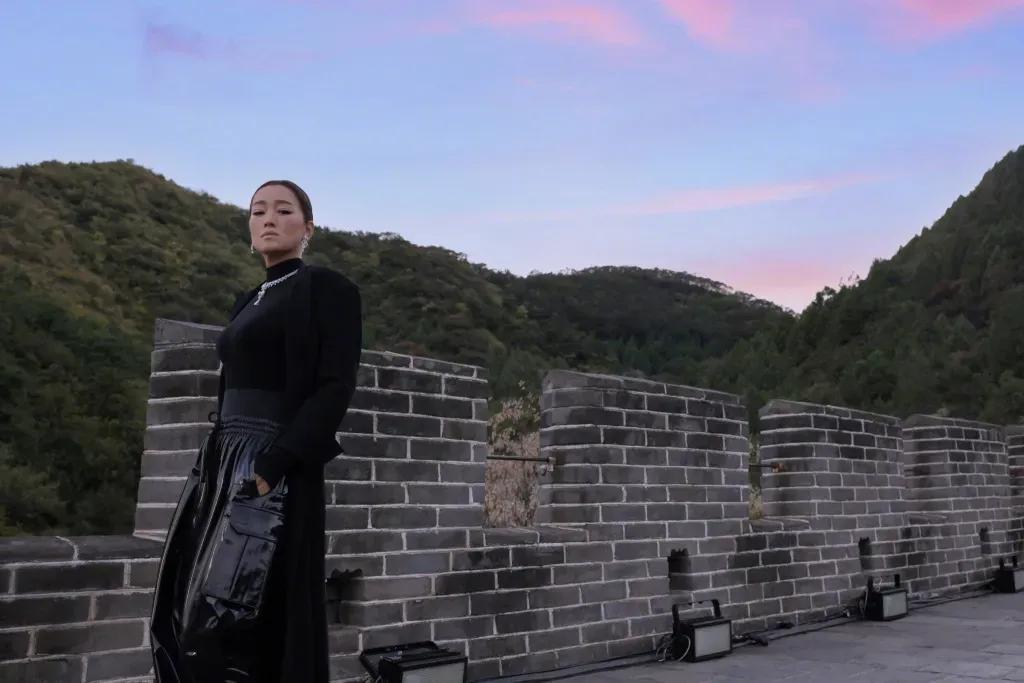 巩俐怎么越长越像村姑“秋菊”了？背后原因竟然因为这个，谁能想得到啊！

近日，巩