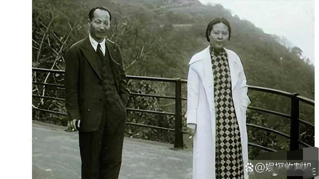 这可是张学良原配夫人于凤至的真实留影，老稀罕了，极其珍贵，全是真人模样，可不是演