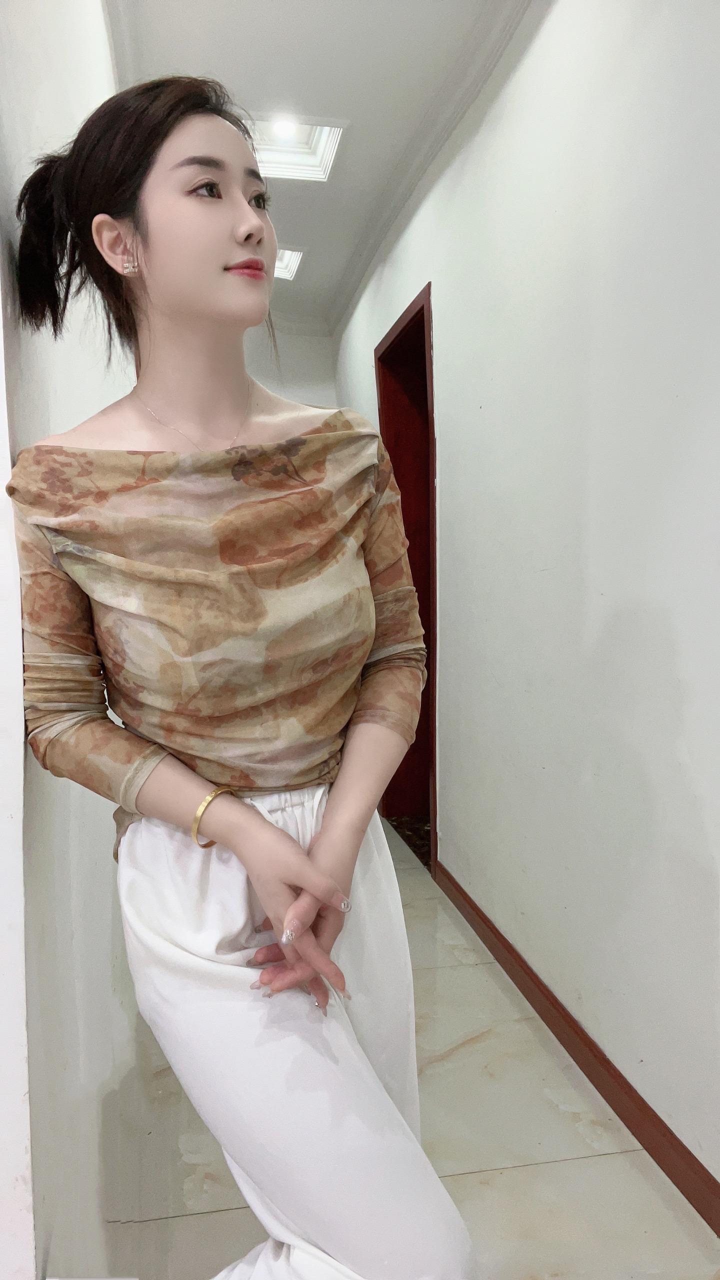 把酒叹平生，往事熬成药，一秋风雨敬苍天，从此无年少..