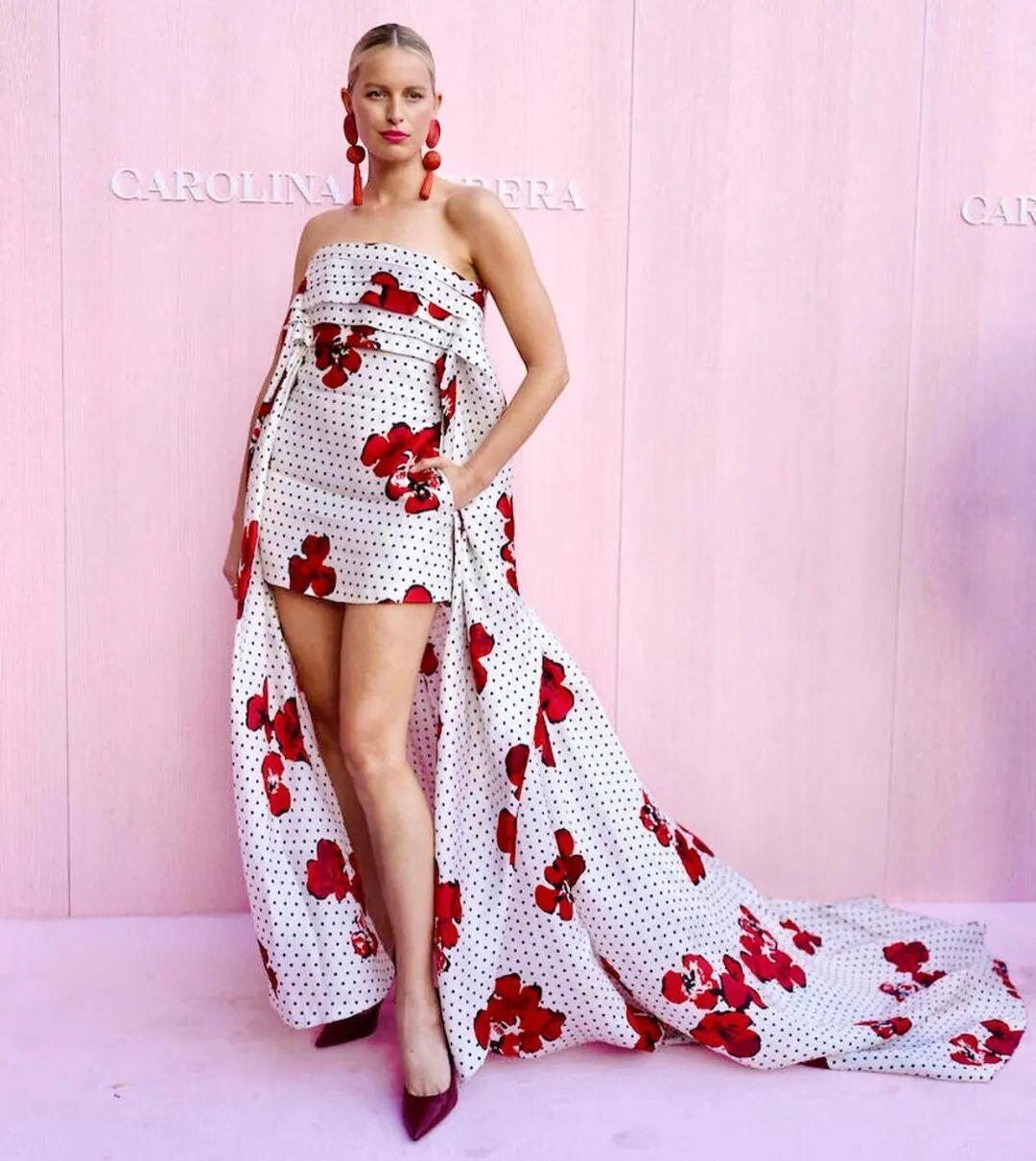 捷克超模“卡妹” Karolina Kurkova（卡罗琳娜·库尔科娃）最近在西