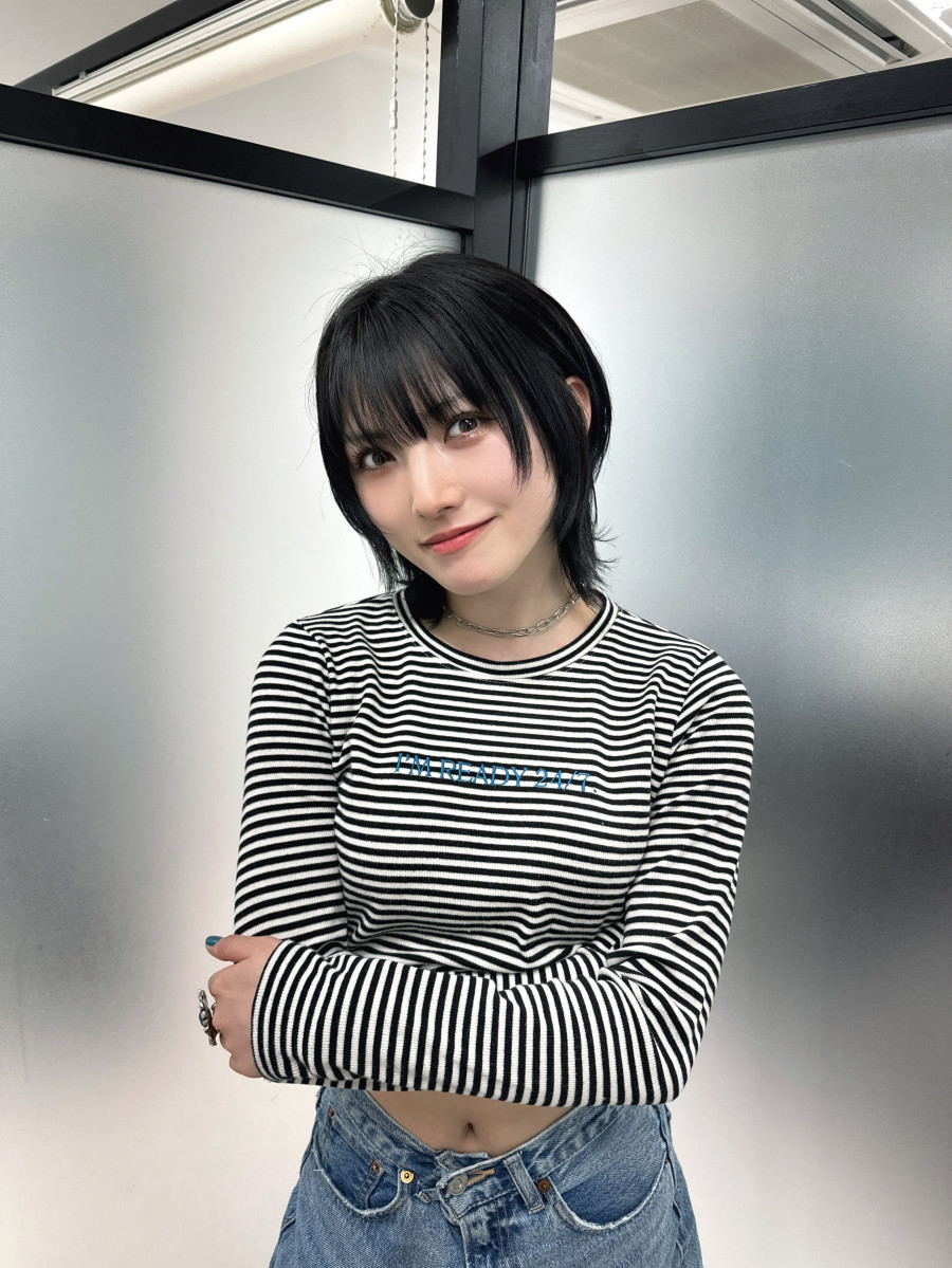 一件衣服不停穿系列，这件性感露脐露背装又是她爱的jouetie，本田拍过同款的广