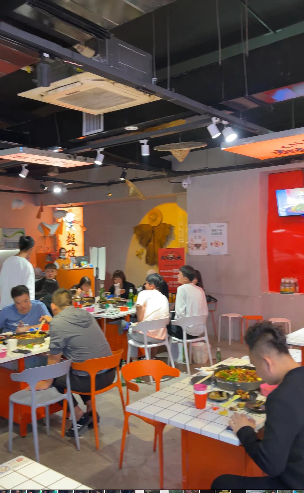 太原平阳路超鸡大侠大盘鸡
59块钱可以点到个，两人份。
两人份也不少啊，够两三个