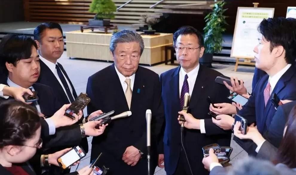 中日：忙着找台阶，日本政府派官员来华替高市早苗做解释，美国学者认为，显然这是在忙