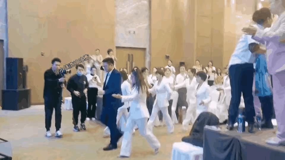 洗脑多么可怕，会使人失去理智、走火入魔、疯狂魔怔。