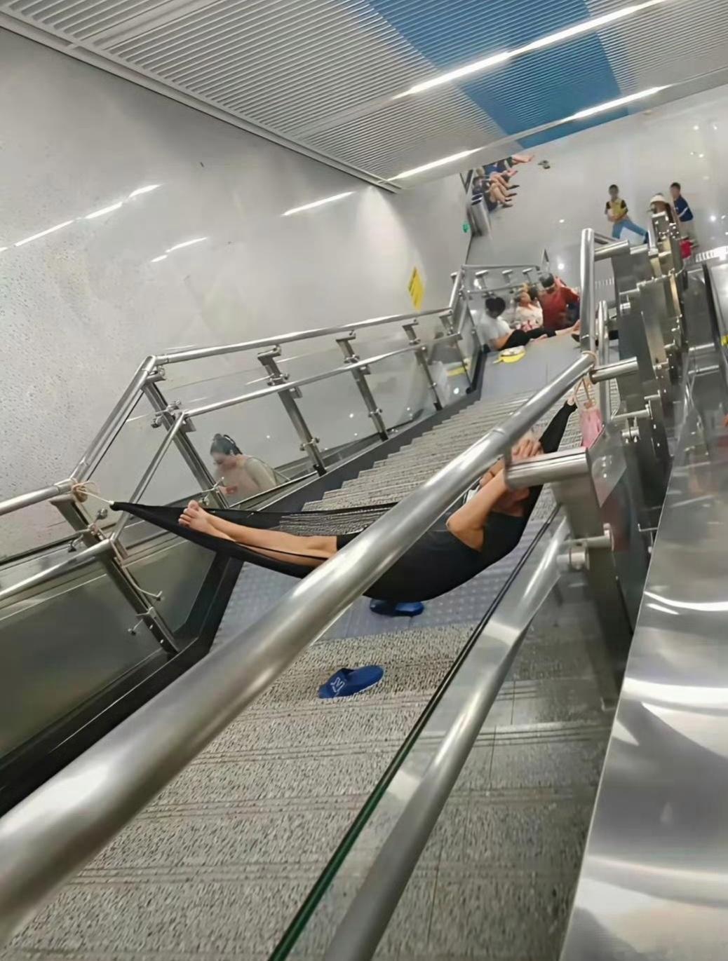 有没有人敢给他帮一把