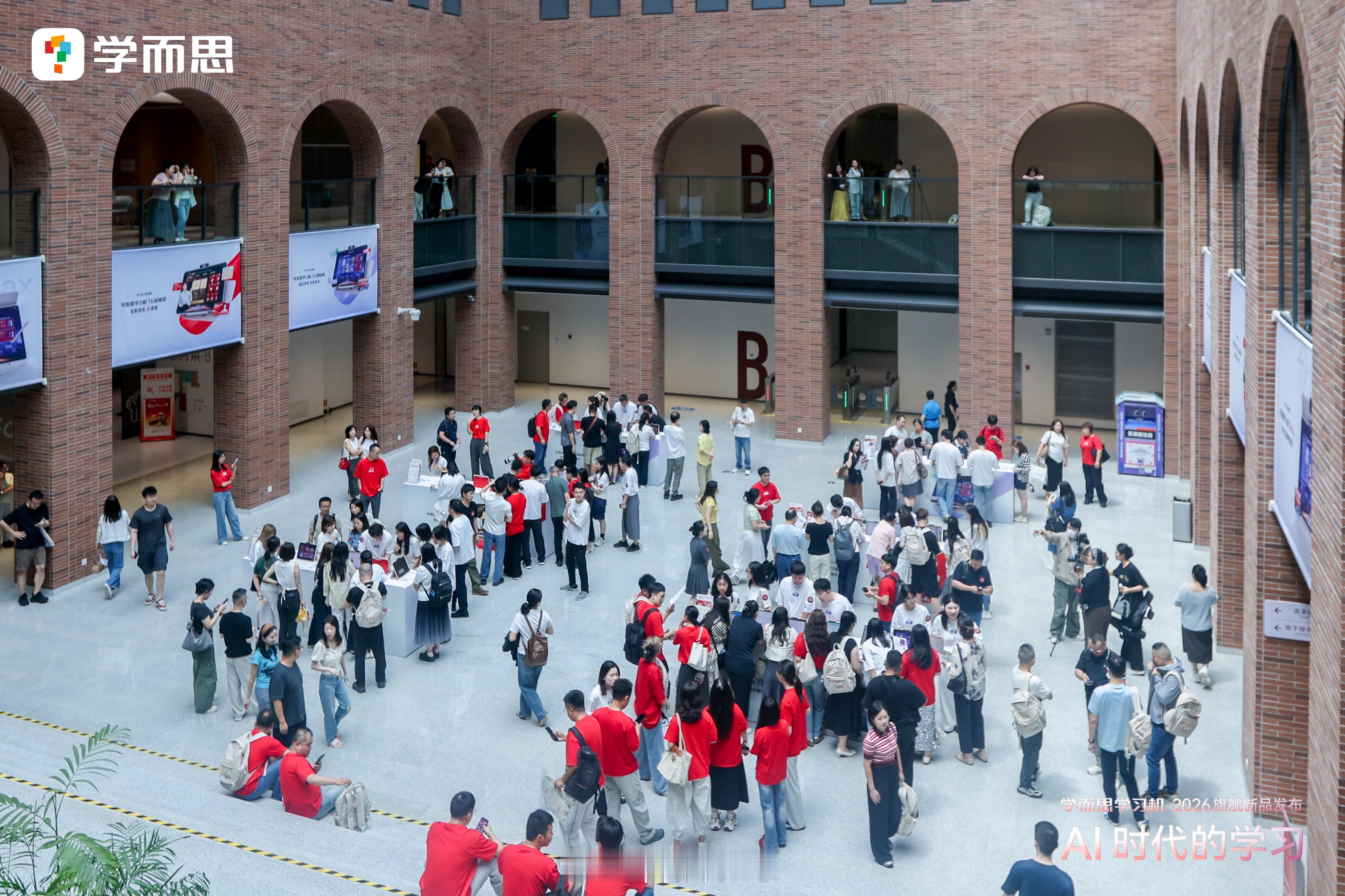 樊登谈AI时代孩子要怎么学 现在AI时代，孩子们学习真的非常方便，不懂就可以直接