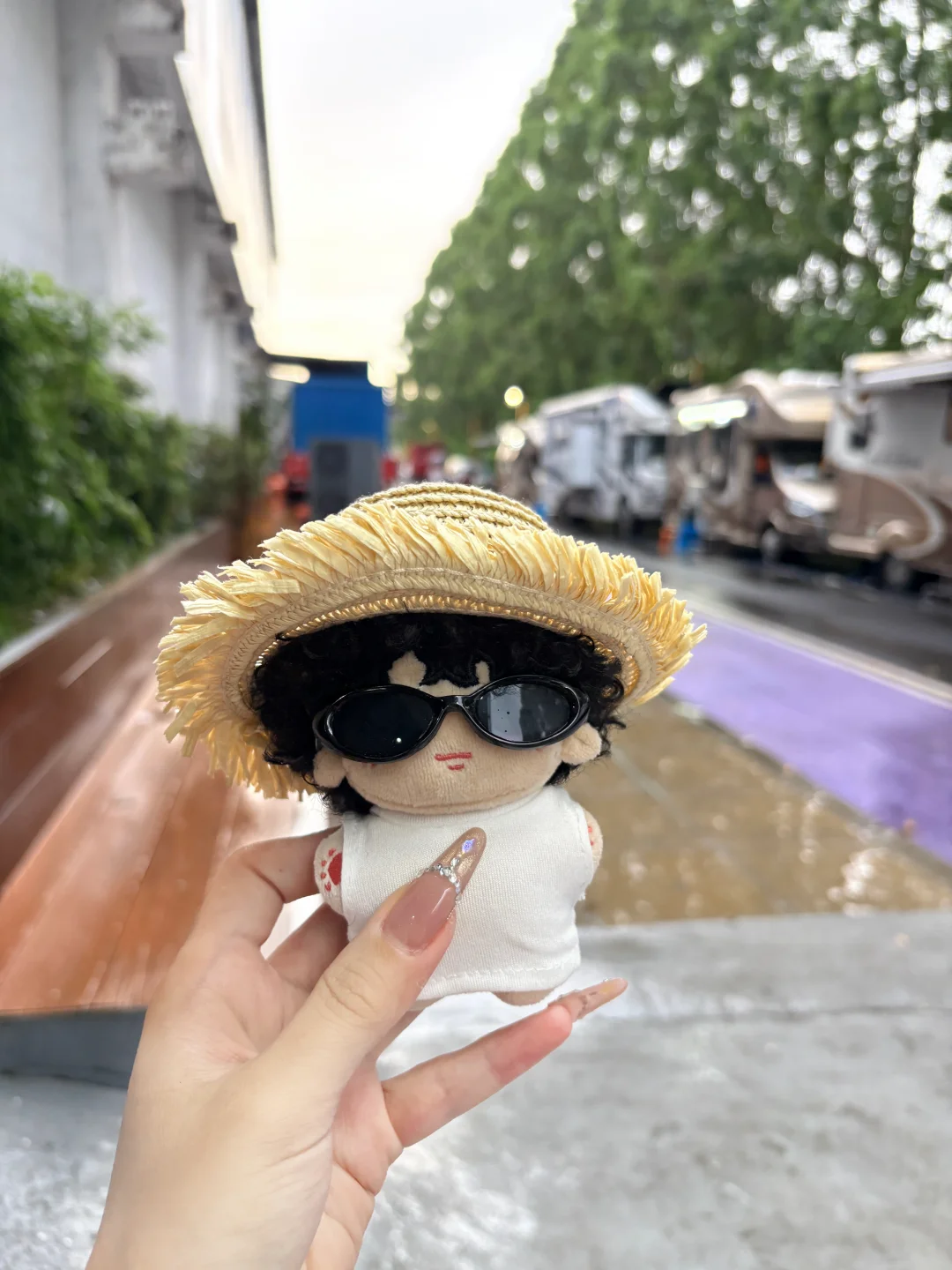 嘿嘿 黑皮小晚陪我们等爹地😎🥣