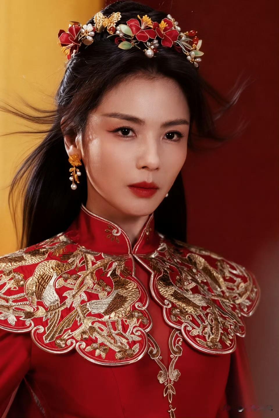 身穿织金大红袍的妈祖啊保佑我来年大红大紫吧！ ​​​