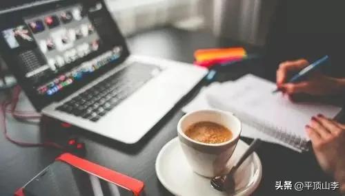 为何全民热议加班文化，根源从来不止“忙”
 
最近加班文化又被推上风口浪尖，很多