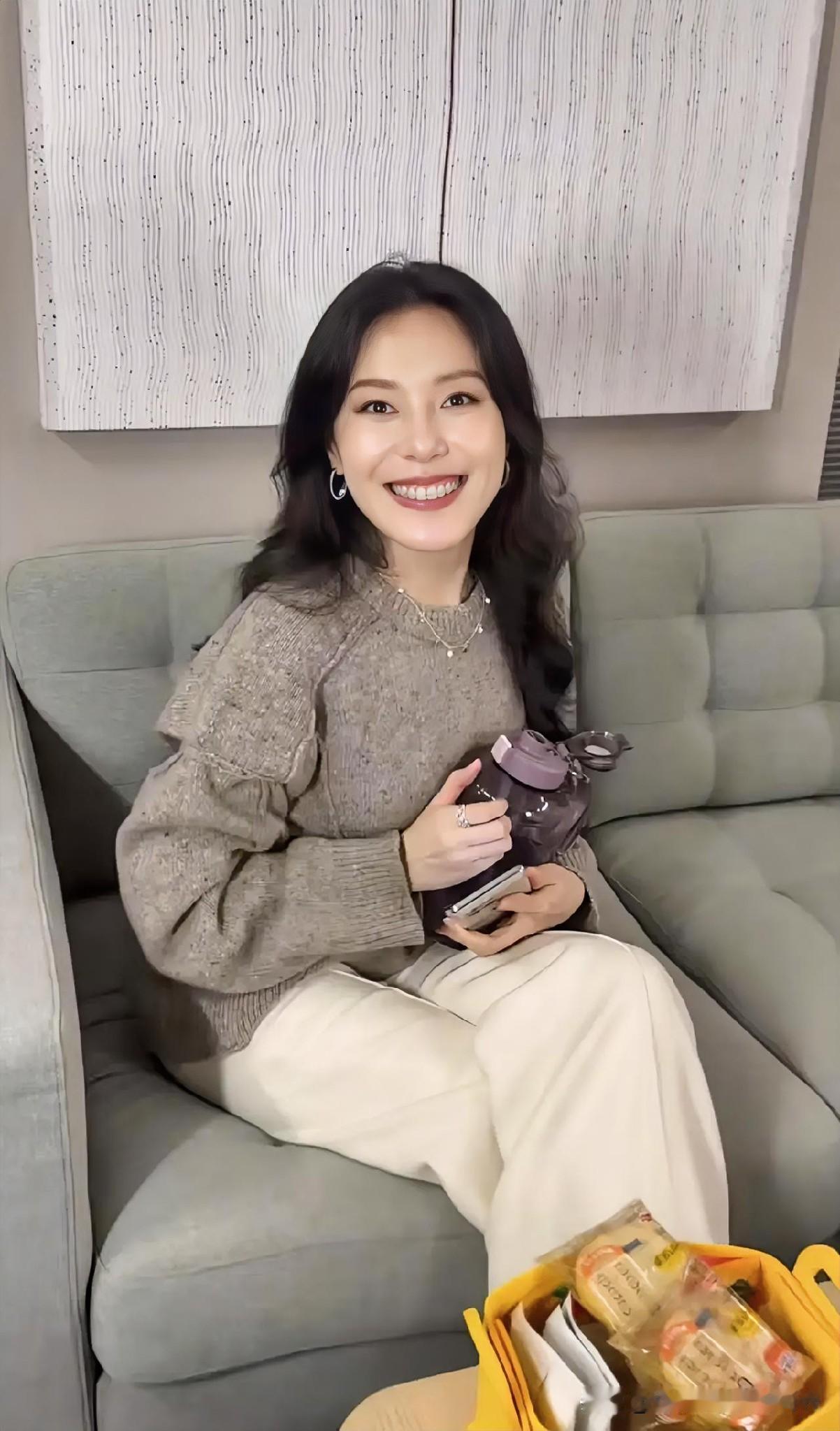 没人发现，蔚来老板娘王奕芝能稳住婚姻，靠的从来不是颜值
 
提起王奕芝，很多人只