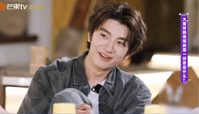 赖伟明还以为多帅结果太失望一边爆笑纸条内容，一边也能体会嘉宾读到负面评价时的小窘
