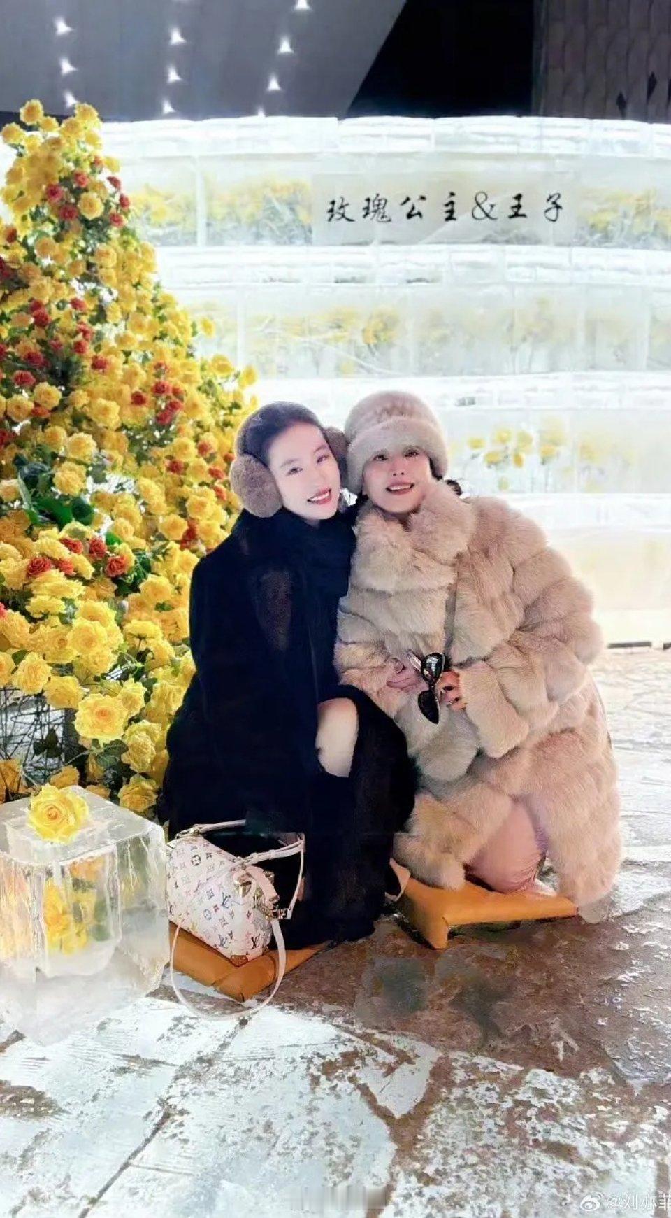 为什么她每次自己发的照片都p那么大 