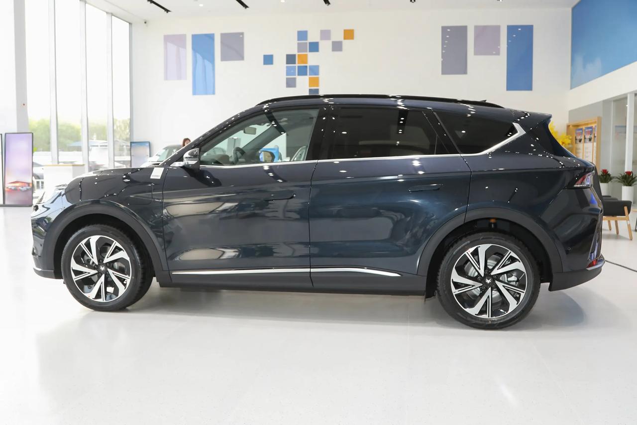 极狐阿尔法T6 2026款600ULTRA于2026年3月27日正式上市，定位纯