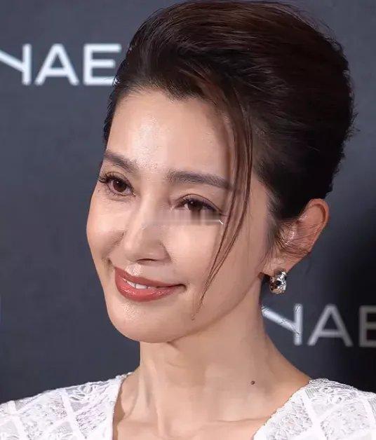 终于懂了！李冰冰为啥慢慢淡出荧幕了很多人都在问：曾经顶流影后李冰冰，怎么现在几乎