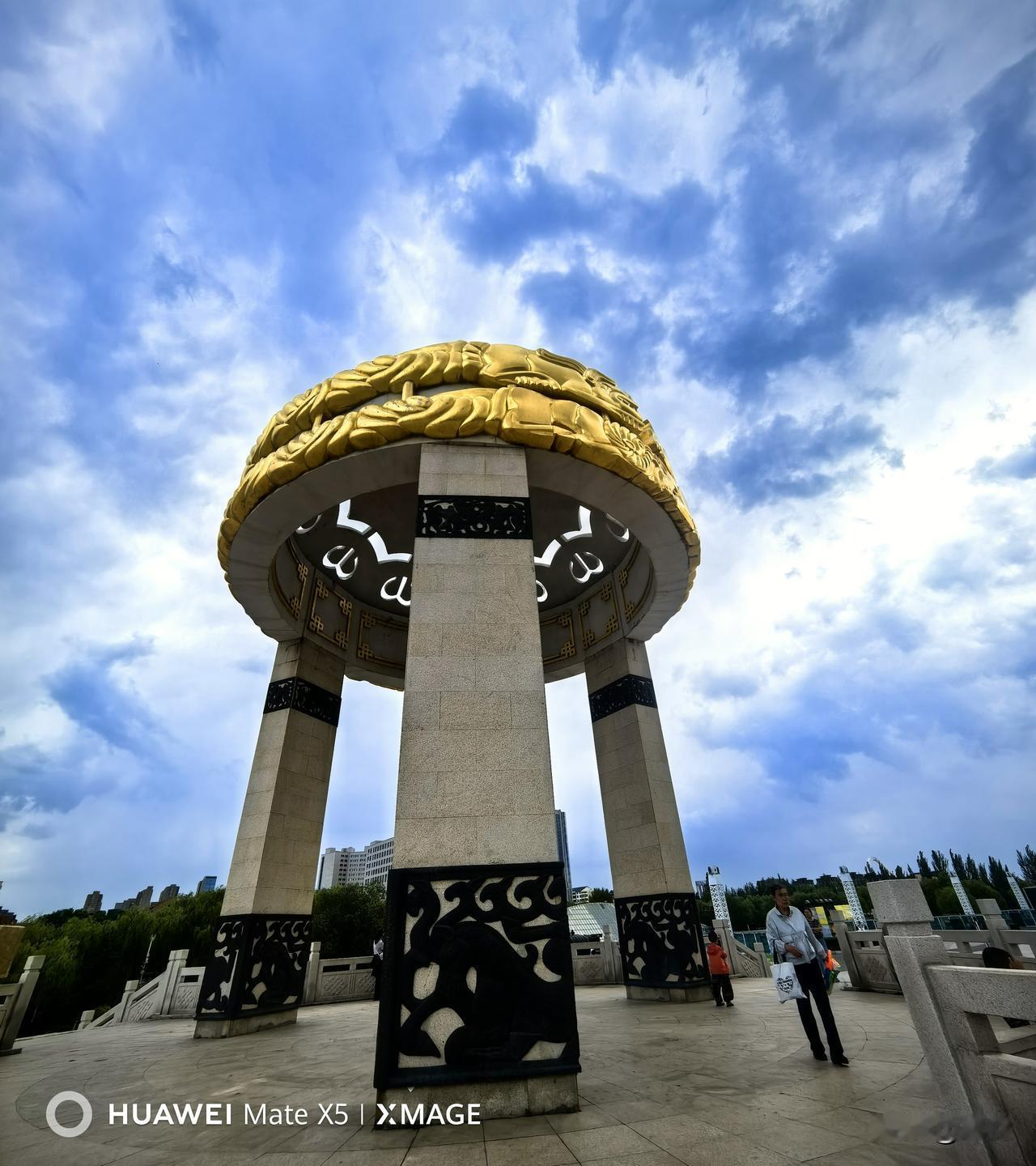 2026年8月4日拍摄的鄂尔多斯的天空与街头巷尾。鄂尔多斯的旅游 鄂尔多斯街道